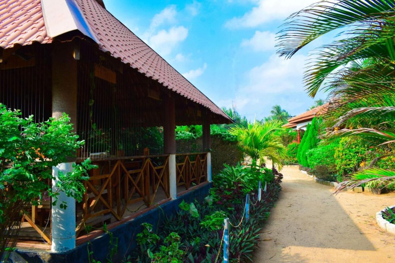 Mithra Paradise Beach Hotel Nilaveli Exterior photo