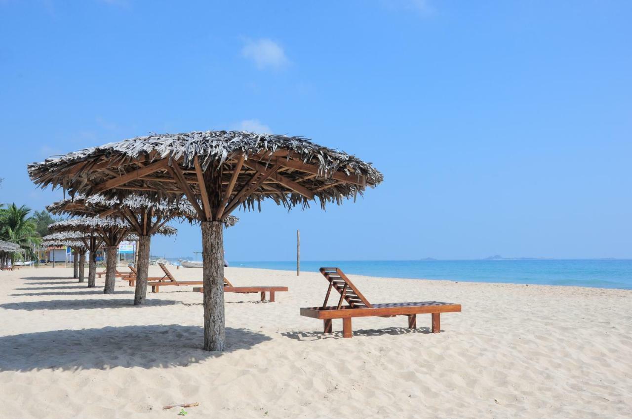 Mithra Paradise Beach Hotel Nilaveli Exterior photo